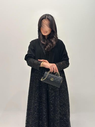 عباية نصف كلوش كريب كوري اسود مع شك يدوي