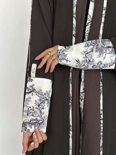 عباية نصف بشت كريب ياباني بني مع تداخل حرير فرنسي