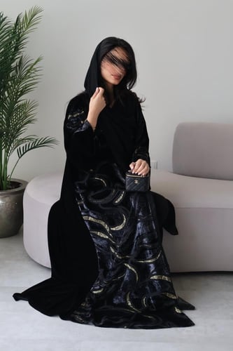 45 عبايه نص بشت مخمل كوري