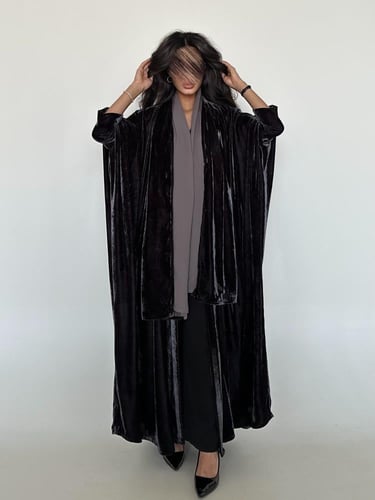 عبايه نص بشت مخمل فرنسي