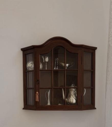 Wall-mounted shelf