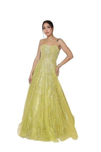 فستان سهرة مطرز بالخرز مكشوف الكتفين مع حمالتين