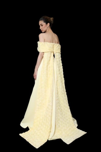 فستان سهرة مكشوف الكتفين