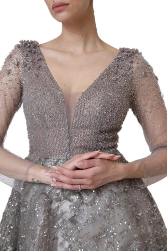 فستان سهرة مطرز بالخرز