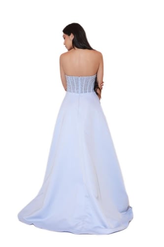 فستان سهرة مطرز بالخرز مكشوف الكتفين