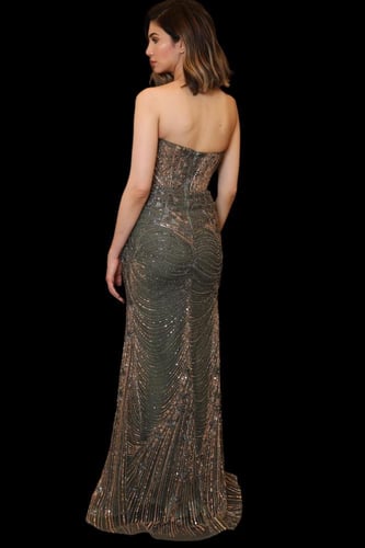 فستان سهرة مكشوف الكتفين