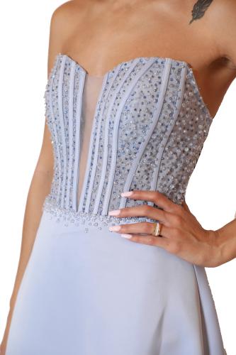 فستان سهرة مطرز بالخرز مكشوف الكتفين