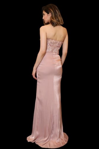 فستان سهرة مكشوف الكتفين