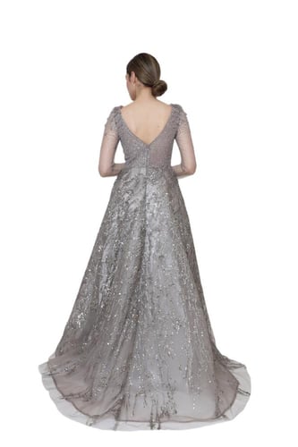 فستان سهرة مطرز بالخرز