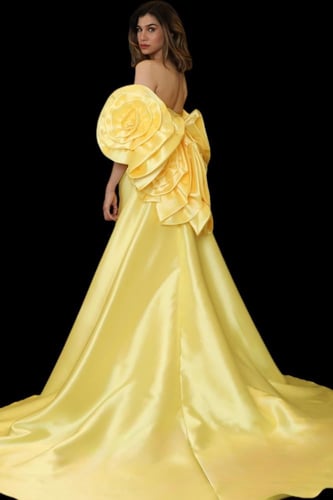 فستان سهرة مكشوف الكتفين