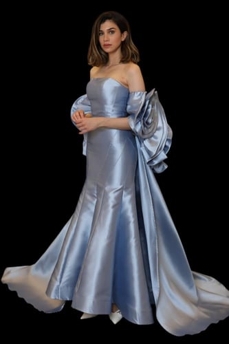 فستان سهرة مكشوف الكتفين