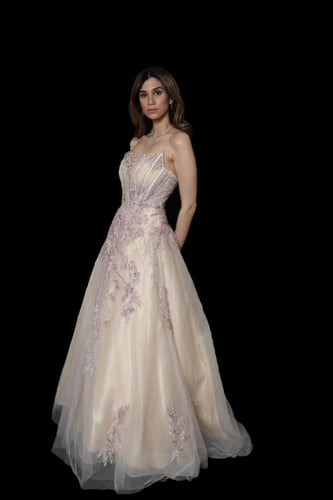 فستان سهرة مكشوف الكتفين