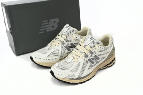 。New Balance 1906 Beige