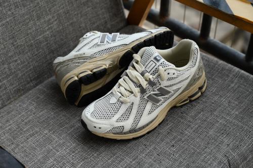 。New Balance 1906 Beige