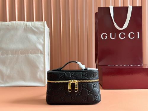 GUCCI GG Emblem supper mini