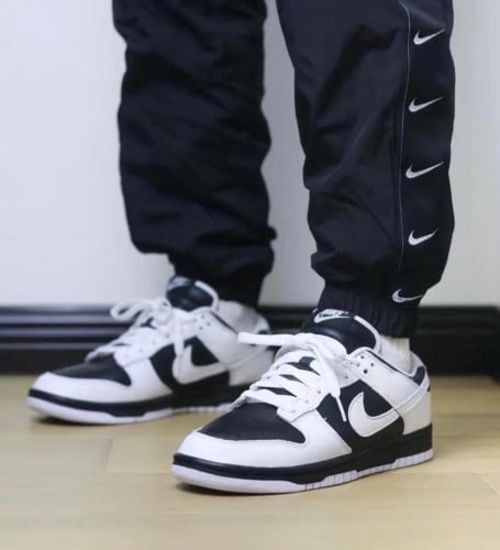 Nike dunk reverse panda