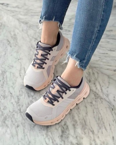 On cloudrunner frost /fade