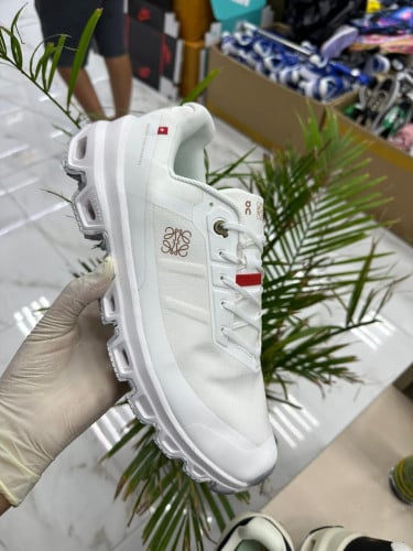 Loewe X On cloudventure runningl