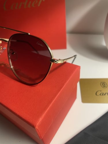 نظاره كارتير باإيطار ذهبي