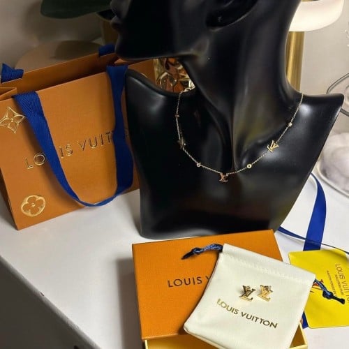 سلسال وحلق لوي فيتون