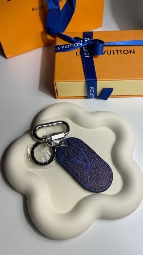 ميداليه لويس فيتون ازرق