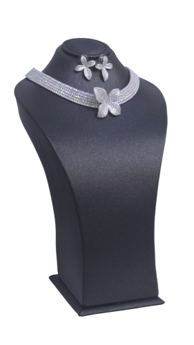 مخنق وحلق باسكال جديد