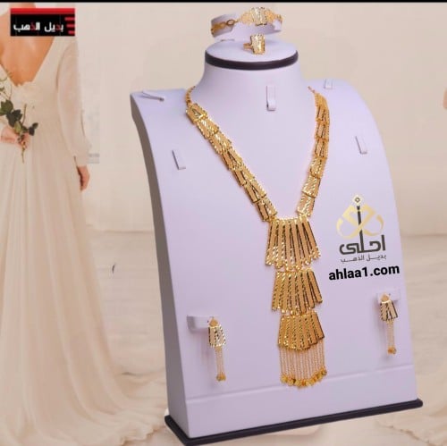 طقم ملكي مطلي مطابق للذهب