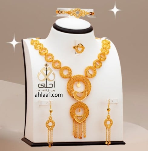 طقم نسائي