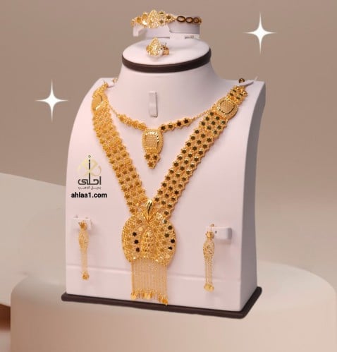 طقم مطلي بالذهب