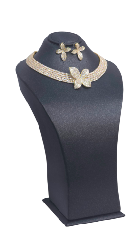 مخنق وحلق باسكال جديد