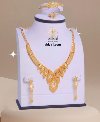 طقم ملكي مطلي مطابق للذهب