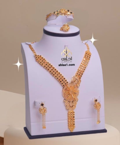 طقم ملكي مطلي مطابق للذهب