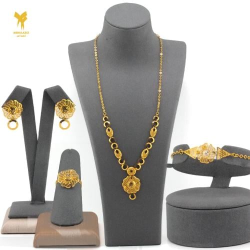 21K Gold Set with Flower Design - طقم ذهب عيار 21...