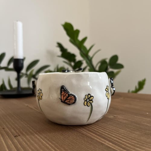 كوب الفراشات