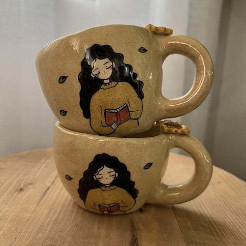كوب هدوء وكتاب