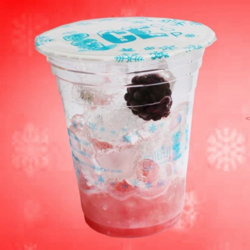 اكواب ثلج مع نكهة حمراء