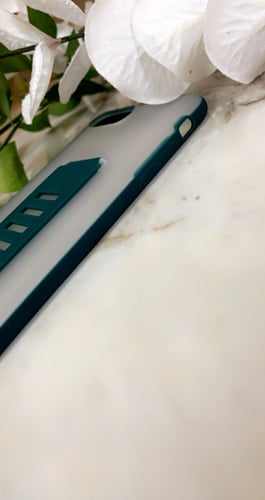 كفر ايفون7بلس شفاف، بحواف باللون الأخضر الداكن مع...