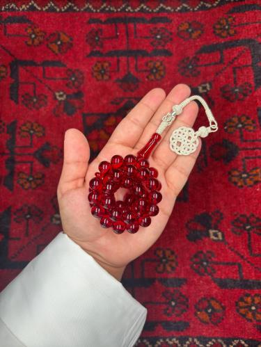 زعفراني أحمر غامق