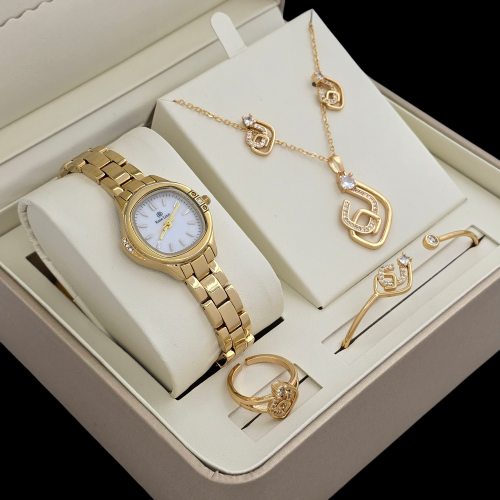 طقم نسائي باللون الذهبي والمينا الابيض