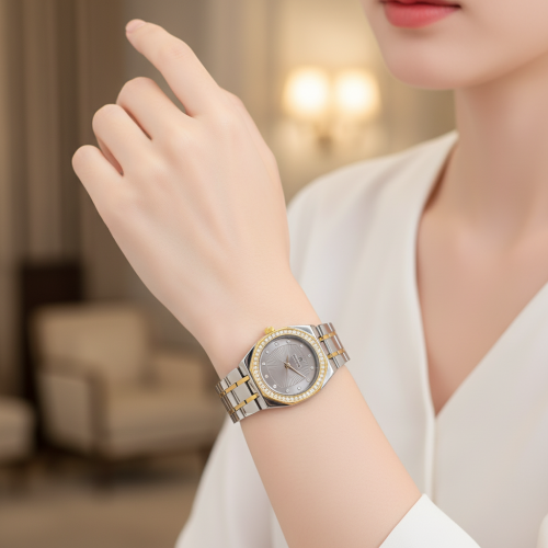 ساعة نسائية بفصوص زركون باللون الذهبي والفضي