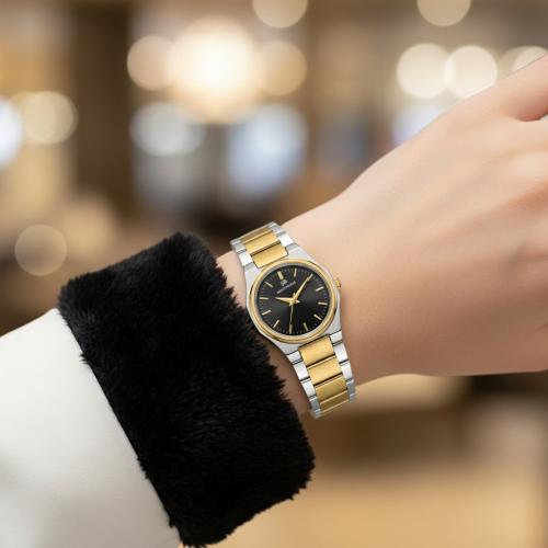 ساعة مونت رويال النسائيه بريميوم باللون الفضي الذه...