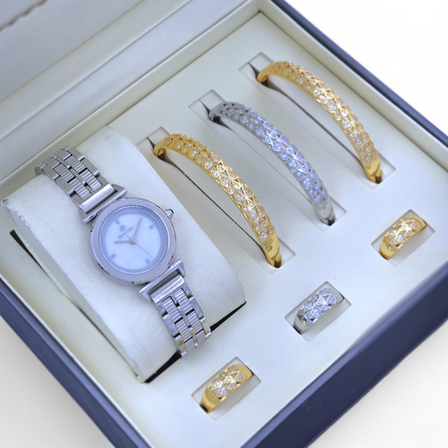 طقم نسائي ساعه واساور باللون الفضي