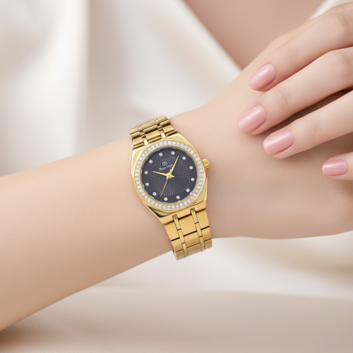 ساعة نسائية بفصوص زركون باللون الذهبي