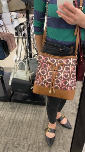 كالفن كروس متوفر بالبني او البيج