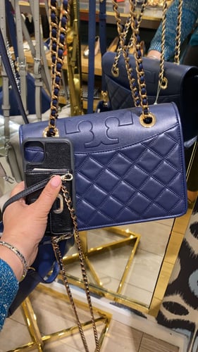 توري كحلي كروس او على الكتف