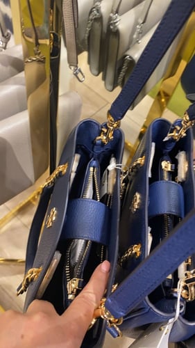 توري متوفره باللون الكحلي