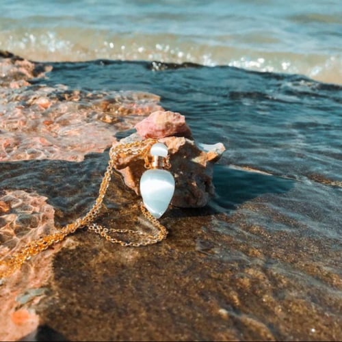 حجر الاوبال الأبيض