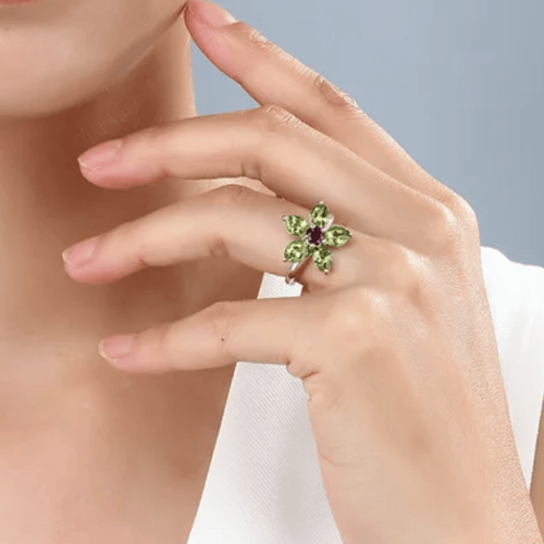 خاتم فضه من حجر الزبرجد