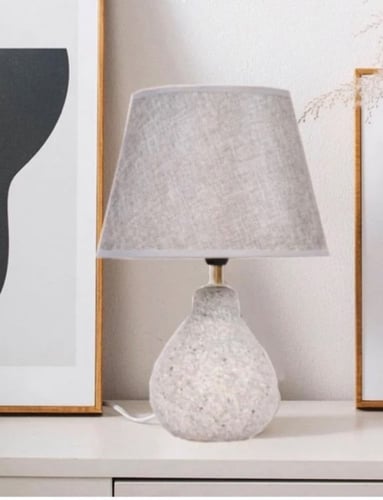 أبجورة قماشية بإضاءة صفراء