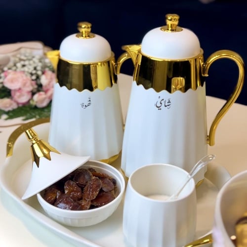 طقم أبيض مذهب 6 قطع ترمس شاي وترمس قهوة وصينية وتم...